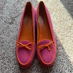 Bernardo Women's Vibrant Pink and Orange Flats